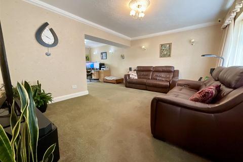 3 bedroom house for sale, Raincliffe Crescent, Scarborough, YO12