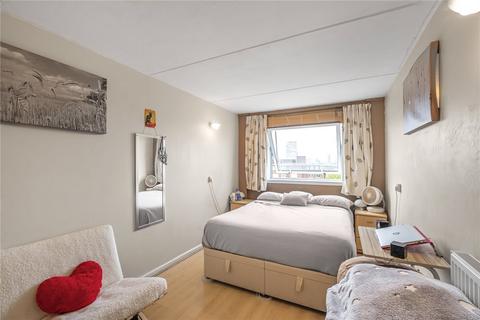 1 bedroom flat for sale, Alfreda Street, London, SW11