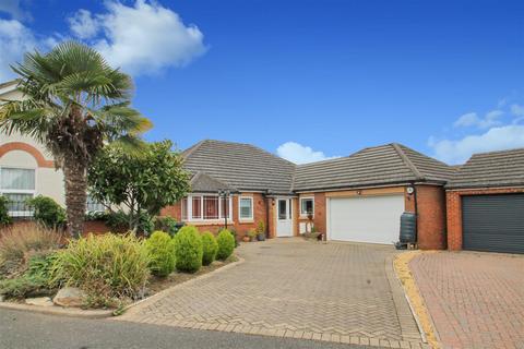 3 bedroom detached bungalow for sale, Gates Close, Irthlingborough NN9