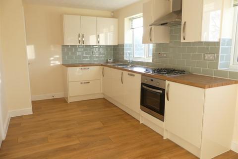 3 bedroom townhouse to rent, Wrenbeck Drive, Otley LS21