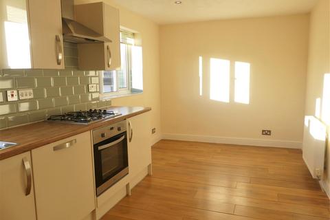 3 bedroom townhouse to rent, Wrenbeck Drive, Otley LS21