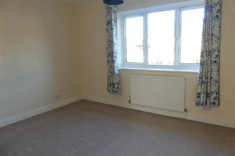 3 bedroom townhouse to rent, Wrenbeck Drive, Otley LS21