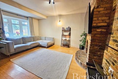 95 Daventry Road, Romford, RM3 7RA