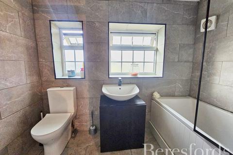 95 Daventry Road, Romford, RM3 7RA