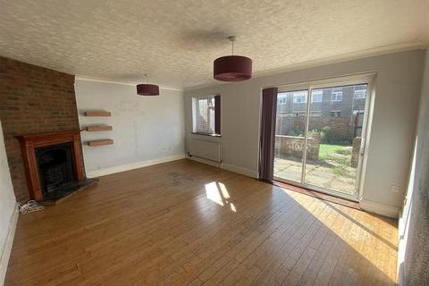 3 bedroom terraced house to rent, Warwick Place, Northfleet DA11