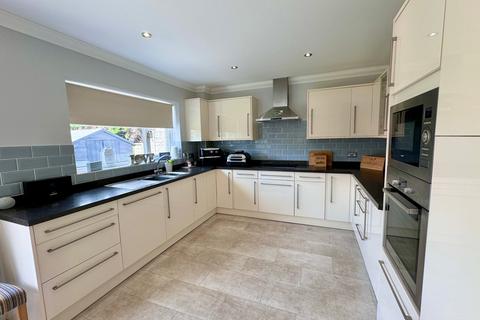 4 bedroom detached house for sale, Ashes Close, Walton on the Naze, CO14