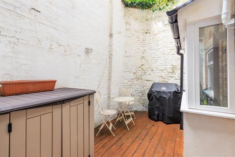 1 bedroom flat for sale, Danbury Street, London N1