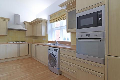 2 bedroom flat for sale, Royal Earlswood Park, Redhill