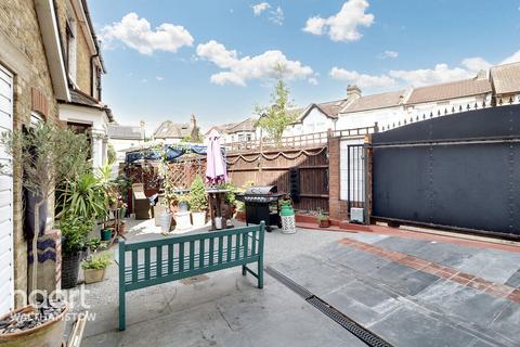 5 bedroom end of terrace house for sale, Roland Road, Walthamstow