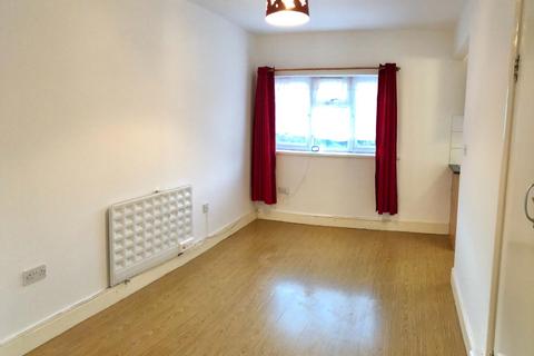 2 bedroom flat to rent, Woodcote Road, Wallington, SM6