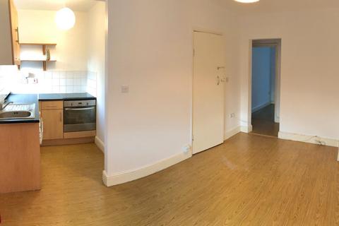 2 bedroom flat to rent, Woodcote Road, Wallington, SM6