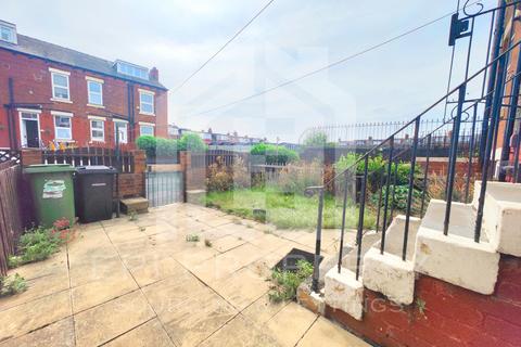 2 bedroom terraced house to rent, Vinery Grove, Leeds LS9