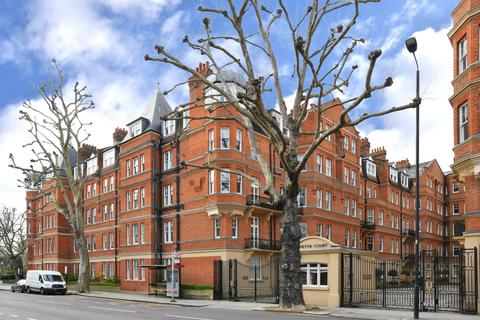 3 bedroom apartment for sale, Cheyne Court, SW3