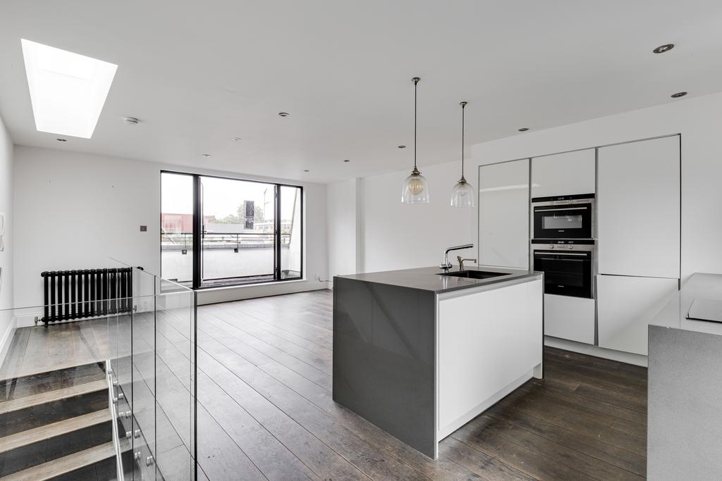 Flat 3, 42 Hoxton Square, London N1 6 PB-18
