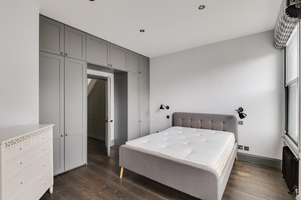 Flat 3, 42 Hoxton Square, London N1 6 PB-08