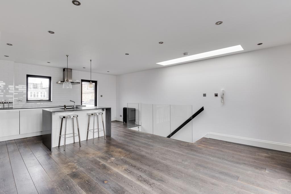 Flat 3, 42 Hoxton Square, London N1 6 PB-15