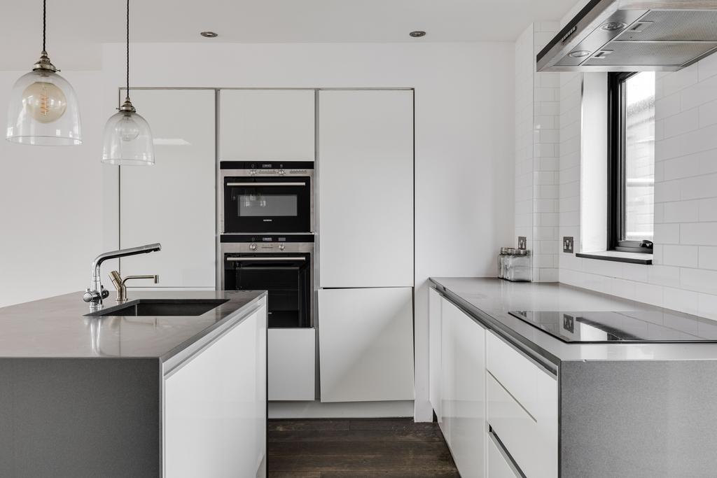 Flat 3, 42 Hoxton Square, London N1 6 PB-17