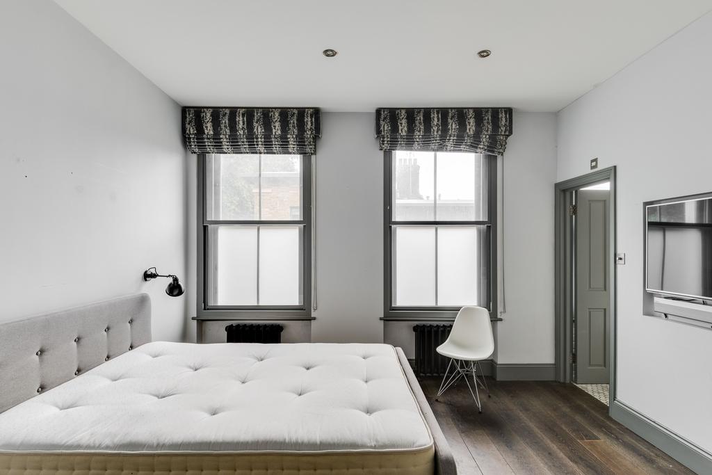 Flat 3, 42 Hoxton Square, London N1 6 PB-05