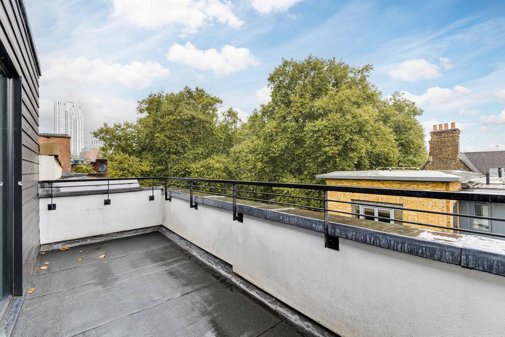 Flat 3, 42 Hoxton Square, London N1 6 PB-22