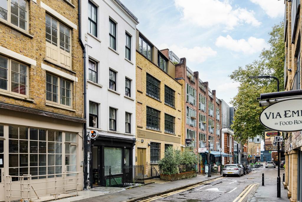 Flat 3, 42 Hoxton Square, London N1 6 PB-27