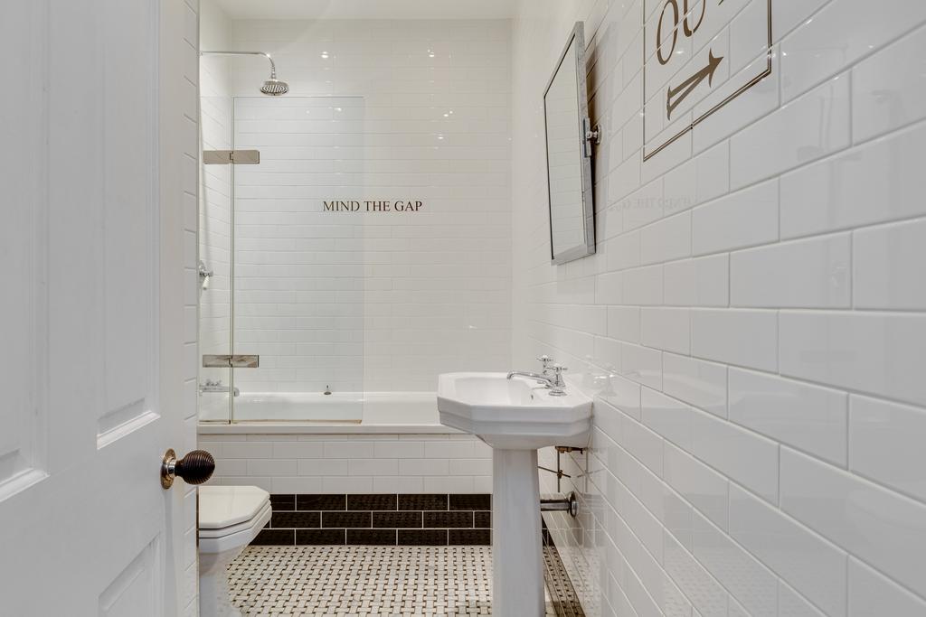 Flat 3, 42 Hoxton Square, London N1 6 PB-03