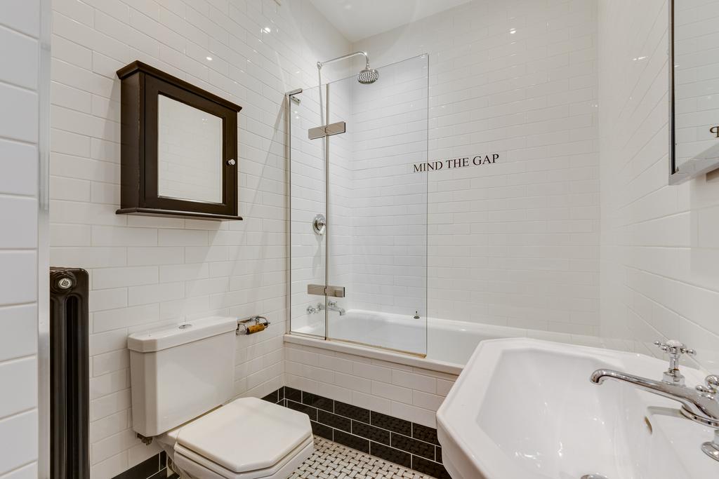 Flat 3, 42 Hoxton Square, London N1 6 PB-04