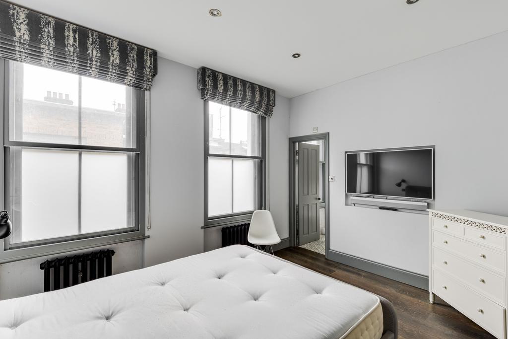 Flat 3, 42 Hoxton Square, London N1 6 PB-06