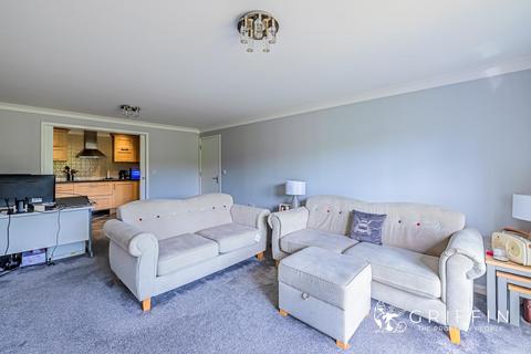 2 bedroom flat for sale, Cornsland Close, Upminster