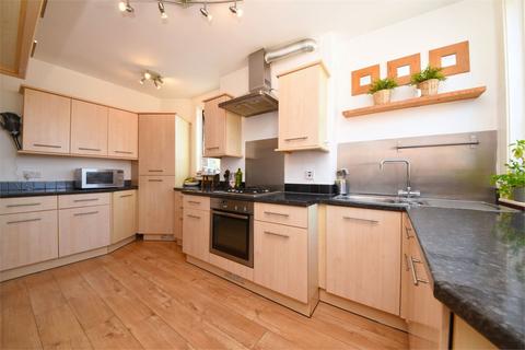 2 bedroom flat to rent, Grange Avenue, LONDON, N12