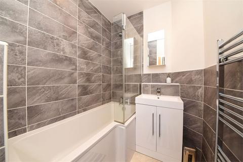 2 bedroom flat to rent, Grange Avenue, LONDON, N12