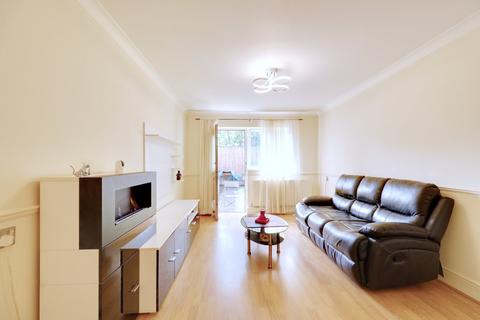 25 Dale Close, South Ockendon, RM15 5DR