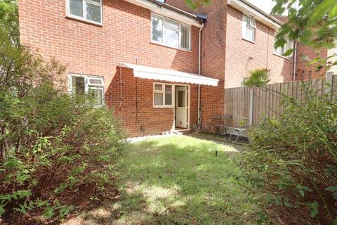 25 Dale Close, South Ockendon, RM15 5DR