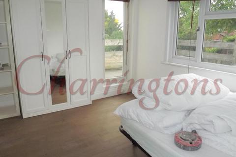 2 bedroom flat to rent, Large Two Bed Flat with Roof Terrace  To Let  Sevington Road  NW4