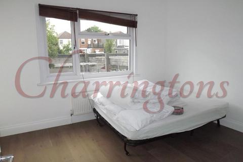 2 bedroom flat to rent, Large Two Bed Flat with Roof Terrace  To Let  Sevington Road  NW4