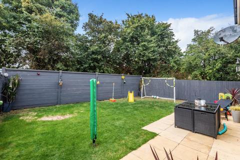 17 Guild Close, Witney, OX28 5DL