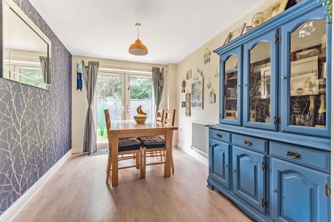 17 Guild Close, Witney, OX28 5DL