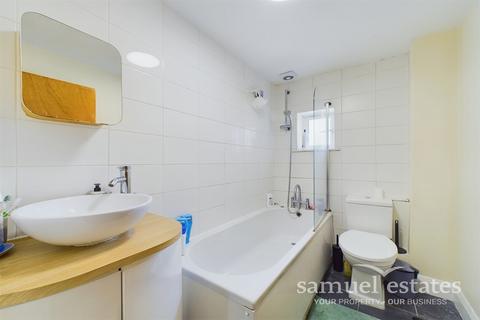 2 bedroom flat for sale, 10-12 High Street, Colliers Wood, SW19