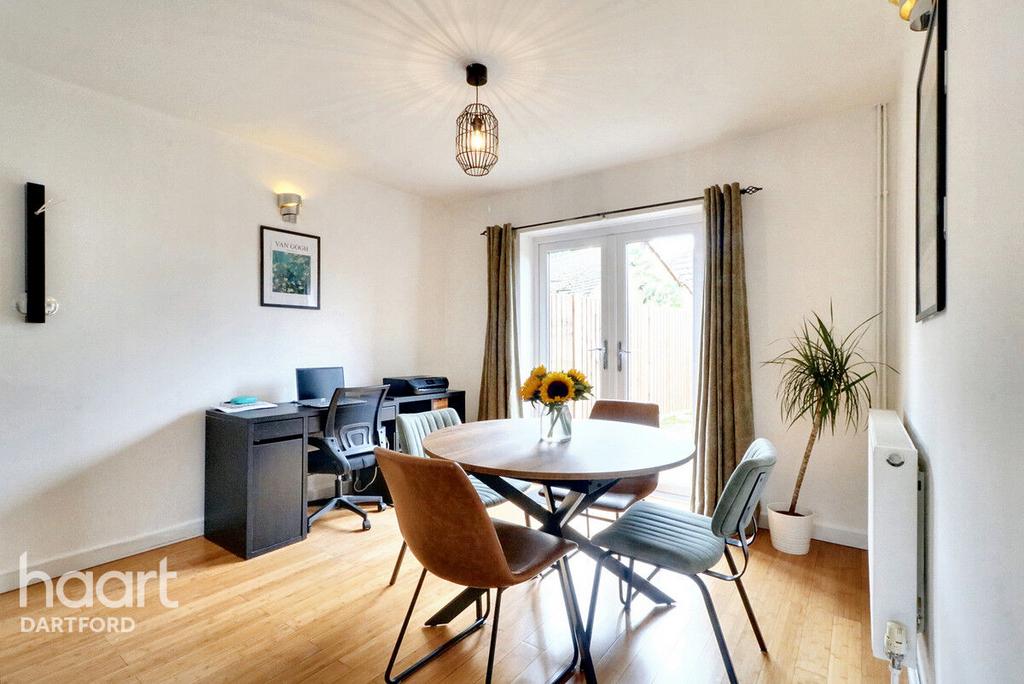 St Vincents Road, Dartford 3 bed semidetached house for sale £400,000