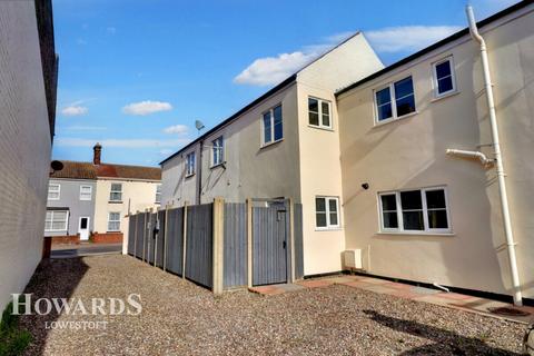 3 bedroom semi-detached house for sale, St Peters Street, Lowestoft