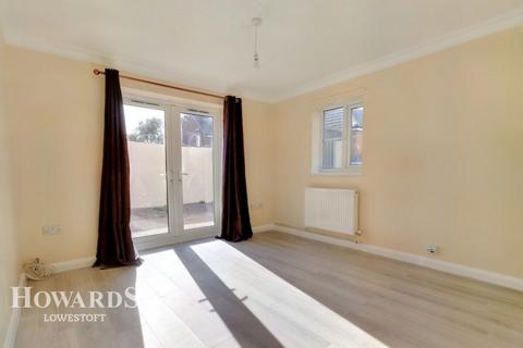 3 bedroom semi-detached house for sale, St Peters Street, Lowestoft