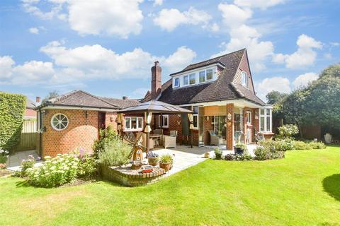 4 bedroom chalet for sale, Cannon Grove, Fetcham, Surrey