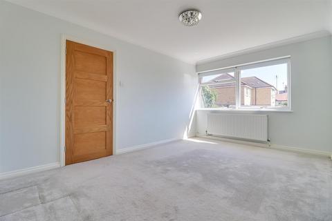 2 bedroom flat for sale, Crescent Road, Leigh-on-Sea SS9