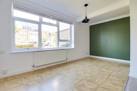 2 bedroom flat for sale, Crescent Road, Leigh-on-Sea SS9