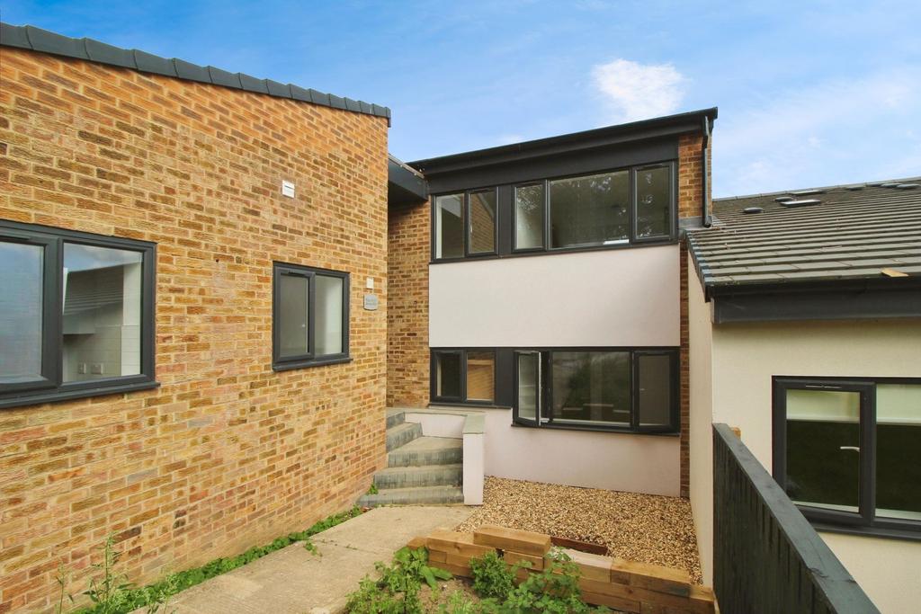 Hooks Hill, Swindon SN5 1 bed apartment to rent £850 pcm (£196 pw)