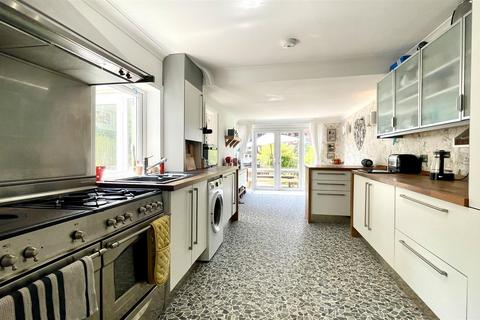 3 bedroom property for sale, Manor Road, Ringwood