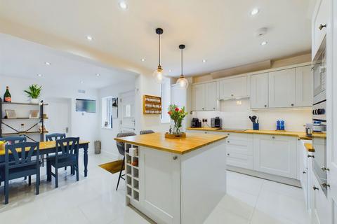 43 Crawley Road, Horsham, RH12 4DS
