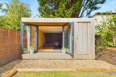 43 Crawley Road, Horsham, RH12 4DS