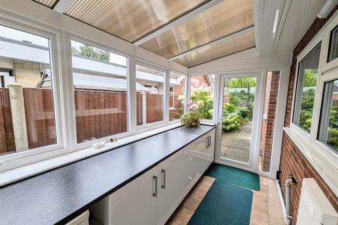 3 bedroom detached bungalow for sale, The Lawns, Collingham