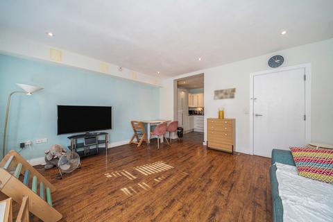 2 bedroom apartment for sale, Victoria Dock Road, London