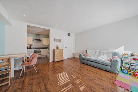 2 bedroom apartment for sale, Victoria Dock Road, London